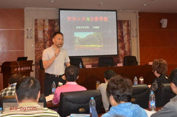 某教练战术职责变化，临场指挥与训练分工重新调整